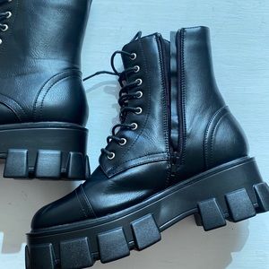 Nasty gal chunky biker boots black